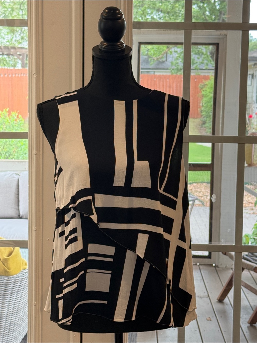 Hobbs London NWOT Monochrome Black & White Geometric Sleeveless Blouse